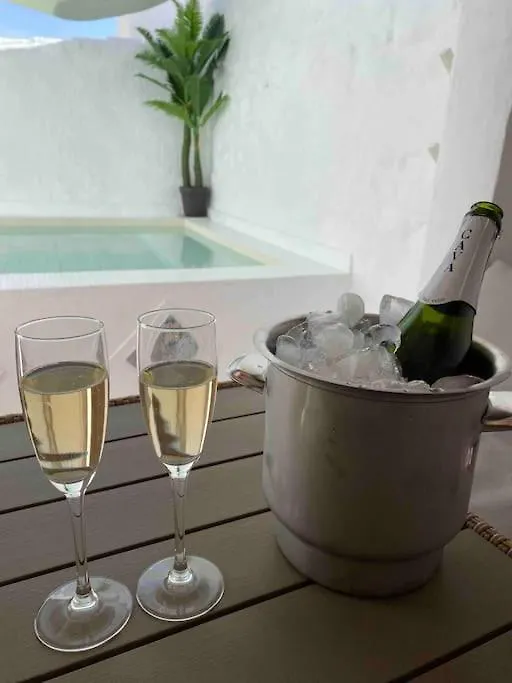 A Hidden Gem In Estepa. With Dip Pool, Wifi, Bbq! Villa